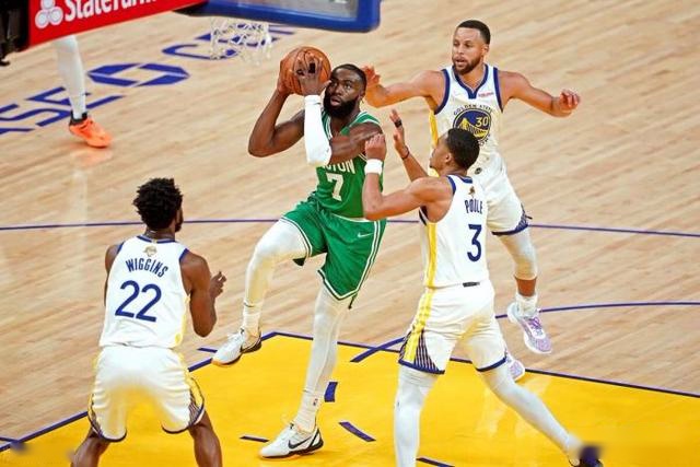 巴萨7比1大胜瓦伦西亚 费尔明当选全场最佳