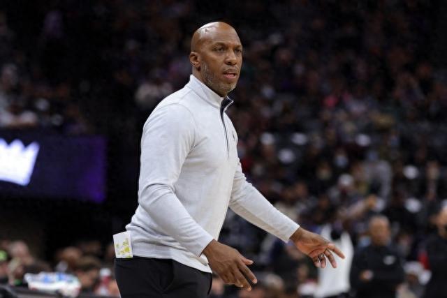 曝考辛斯打超三月薪35万美元 还要求带上家属